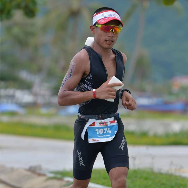 Không được ra đường vì dịch, chàng trai Hà Nội lên sân thượng chung cư hoàn thành quãng đường chạy marathon 42,8km - Ảnh 5.