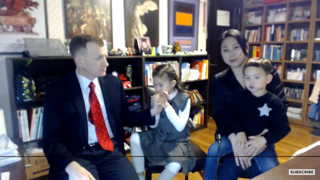 Gia đình chồng giáo sư, vợ Hàn Quốc từng gây sốt với màn phá đám của con trẻ khi đang phỏng vấn bất ngờ xuất hiện trở lại bá đạo hơn - Ảnh 6.