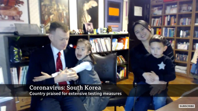 Gia đình chồng giáo sư, vợ Hàn Quốc từng gây sốt với màn phá đám của con trẻ khi đang phỏng vấn bất ngờ xuất hiện trở lại bá đạo hơn - Ảnh 8.