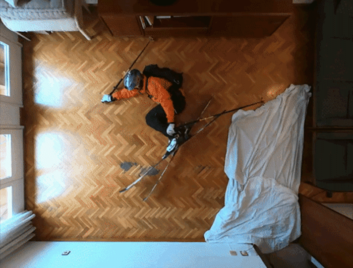 Lỡ chuyến du lịch trượt tuyết vì dịch, nhiếp ảnh gia đành tạo video stop-motion trượt luôn trên sàn nhà - Ảnh 1.