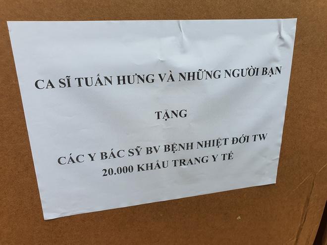 Tuấn Hưng dùng hết cát-xê hỗ trợ Bệnh Viện Nhiệt Đới 20.000 khẩu trang: Tôi như 1 chú ong nhỏ bé muốn làm đẹp cho đời - Ảnh 2.