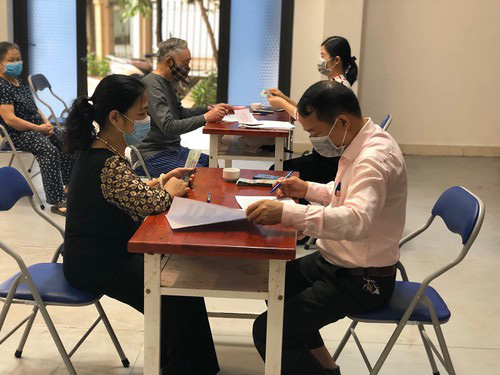 Quận Thanh Xuân hoàn thành chi trả trên 90% cho người khó khăn do dịch Covid 19 - Ảnh 1.