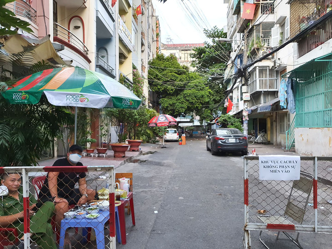 Dịch Covid-19 ngày 1/5: Thông tin mới nhất về 3 BN diễn biến nặng; chợ đêm Đà Lạt, bãi biển Sầm Sơn đông kinh hoàng - Ảnh 1.