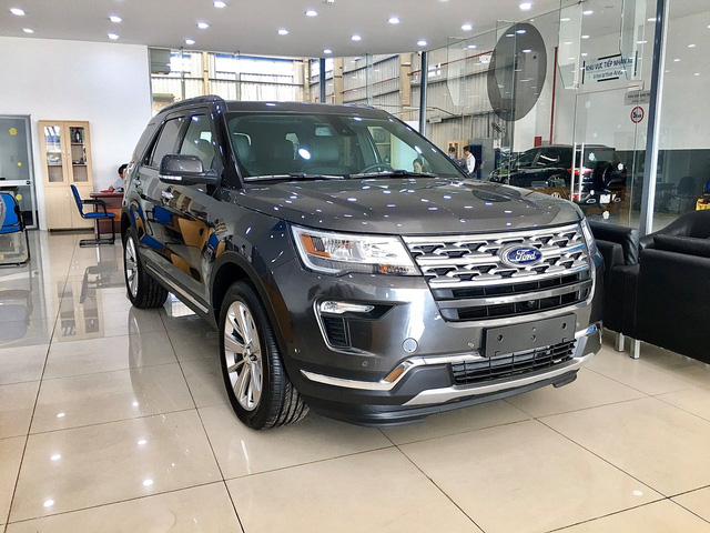 Ford Explorer giảm hơn 80 triệu đồng tại đại lý: Giá tiếp tục chạm đáy mới, ngày càng gần mốc 1,9 tỷ đồng - Ảnh 1.