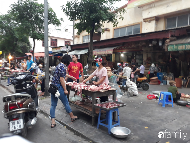 Chủ nhật 10/5: Giá thịt lợn tại các chợ dân sinh vẫn cao, người tiêu dùng đỏ mắt mong ngày giảm giá - Ảnh 3.