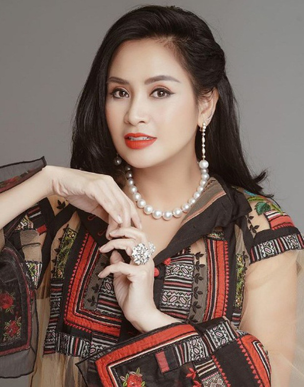 Diva Thanh Lam lần đầu công khai tình tứ bên người đàn ông giấu mặt, là bạn trai kém tuổi được đồn đoán bây lâu nay? - Ảnh 3.