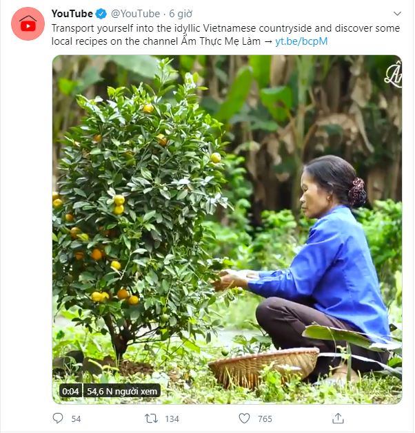 Kênh YouTube Ẩm thực mẹ làm của bà mẹ nông dân người Việt được chính YouTube giới thiệu một cách giản dị trên Twitter - Ảnh 1.