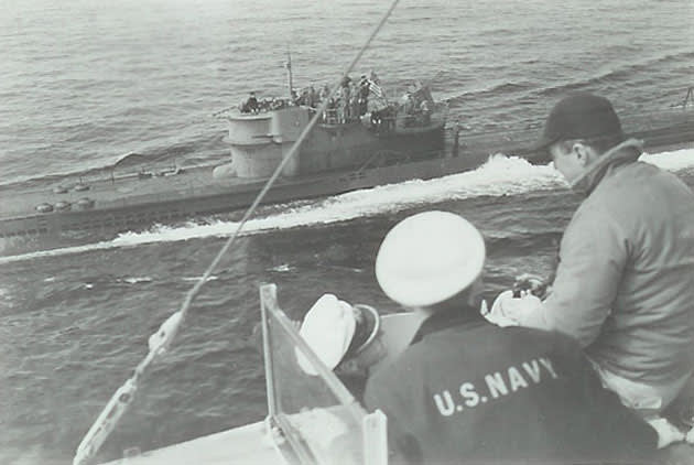 Chuyến đi cuối cùng đầy bí ẩn của tàu ngầm U-234: Hai người Nhật Bản, thanh gươm Samurai cũ và thùng hàng lạ ký hiệu U-235 - Ảnh 2.
