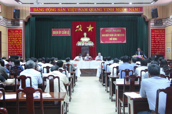 Tạm đình chỉ công tác Trưởng Ban tổ chức quận ủy Cẩm Lệ, Đà Nẵng - Ảnh 1.