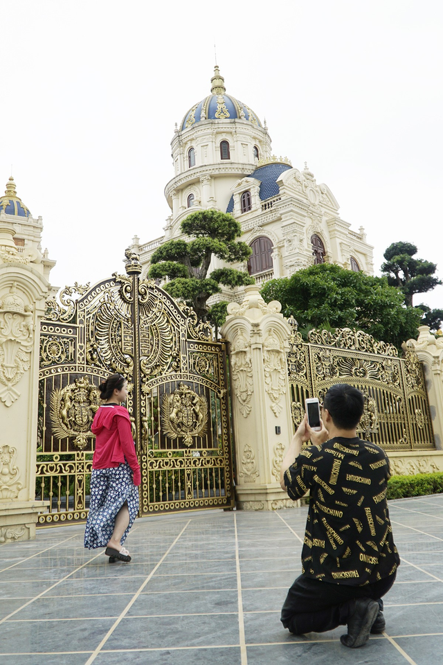 Chiêm ngưỡng lâu đài mạ vàng gây choáng của đại gia Ninh Bình - Ảnh 12.