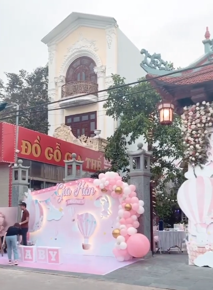 Cô dâu 200 cây vàng ở Nam Định thon gọn ngoạn mục so với lúc bầu, khoe nhan sắc lộng lẫy trong bữa tiệc của con gái đầu lòng - Ảnh 5.