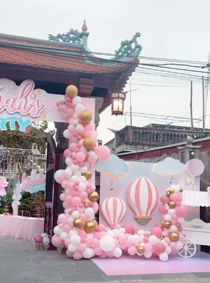Cô dâu 200 cây vàng ở Nam Định thon gọn ngoạn mục so với lúc bầu, khoe nhan sắc lộng lẫy trong bữa tiệc của con gái đầu lòng - Ảnh 6.