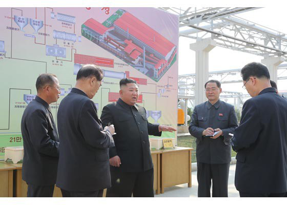 KCNA đưa tin ông Kim Jong-un tái xuất giữa tiếng reo hò rền vang của người dân sau 20 ngày vắng bóng - Ảnh 6.