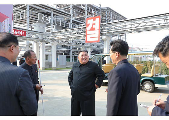 KCNA đưa tin ông Kim Jong-un tái xuất giữa tiếng reo hò rền vang của người dân sau 20 ngày vắng bóng - Ảnh 7.