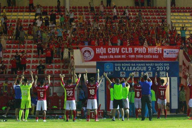 Đội bóng đầu tiên ở Việt Nam thông báo mở cửa đón khán giả đến sân