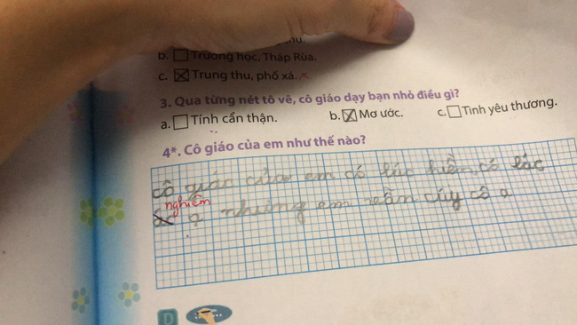 Trả lời câu hỏi cô giáo của em như thế nào?, cô bé lớp 1 thật thà viết đáp án nước đôi khiến giáo viên phải sửa vội - Ảnh 1.