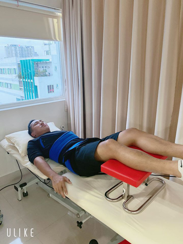 Châu Khải Phong bất ngờ nhập viện vì gặp chấn thương, ngã lệch đĩa đệm lưng khi đang quay MV - Ảnh 1.