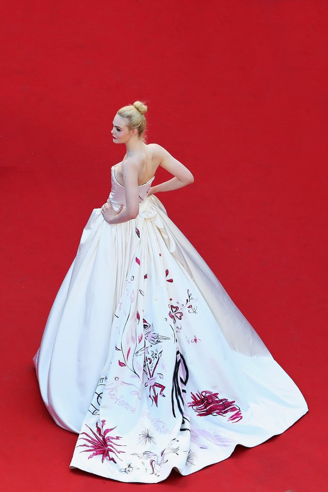 72 mùa Cannes đã trôi qua nhưng đây vẫn mãi là những bức ảnh huyền thoại để nhớ về màn đọ hương sắc lụa là kinh diễm trên thảm đỏ - Ảnh 22.