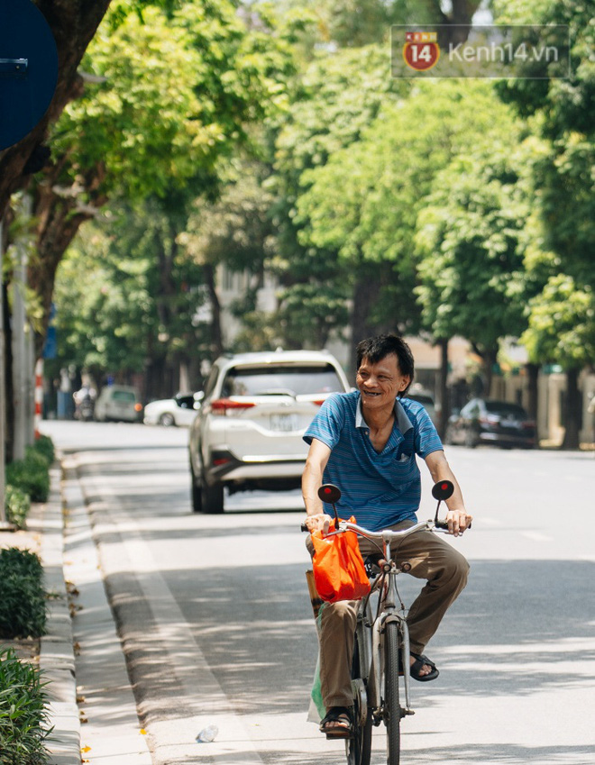 Ảnh: Nhiệt độ ngoài đường tại Hà Nội lên tới 50 độ C, người dân trùm khăn áo kín mít di chuyển trên phố - Ảnh 7.