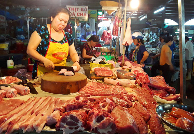 Giá thịt lợn tăng cao và đắt đỏ ở Cần Thơ - Ảnh 2.