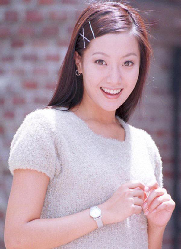 Kim Hee Sun - Người phụ nữ duy nhất tự tin khẳng định đẹp hơn Kim Tae Hee: Từng đau đớn tới mức muốn giải nghệ, bỏ xứ ra đi vì ngoại hình con gái bị miệt thị - Ảnh 2.