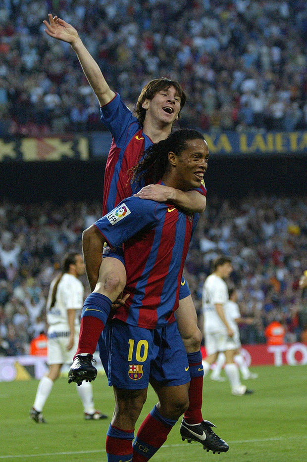 Tiết lộ lý do thực sự khiến Ronaldinho bị tống khỏi Barca, nguyên nhân chính liên quan tới Messi - Ảnh 3.