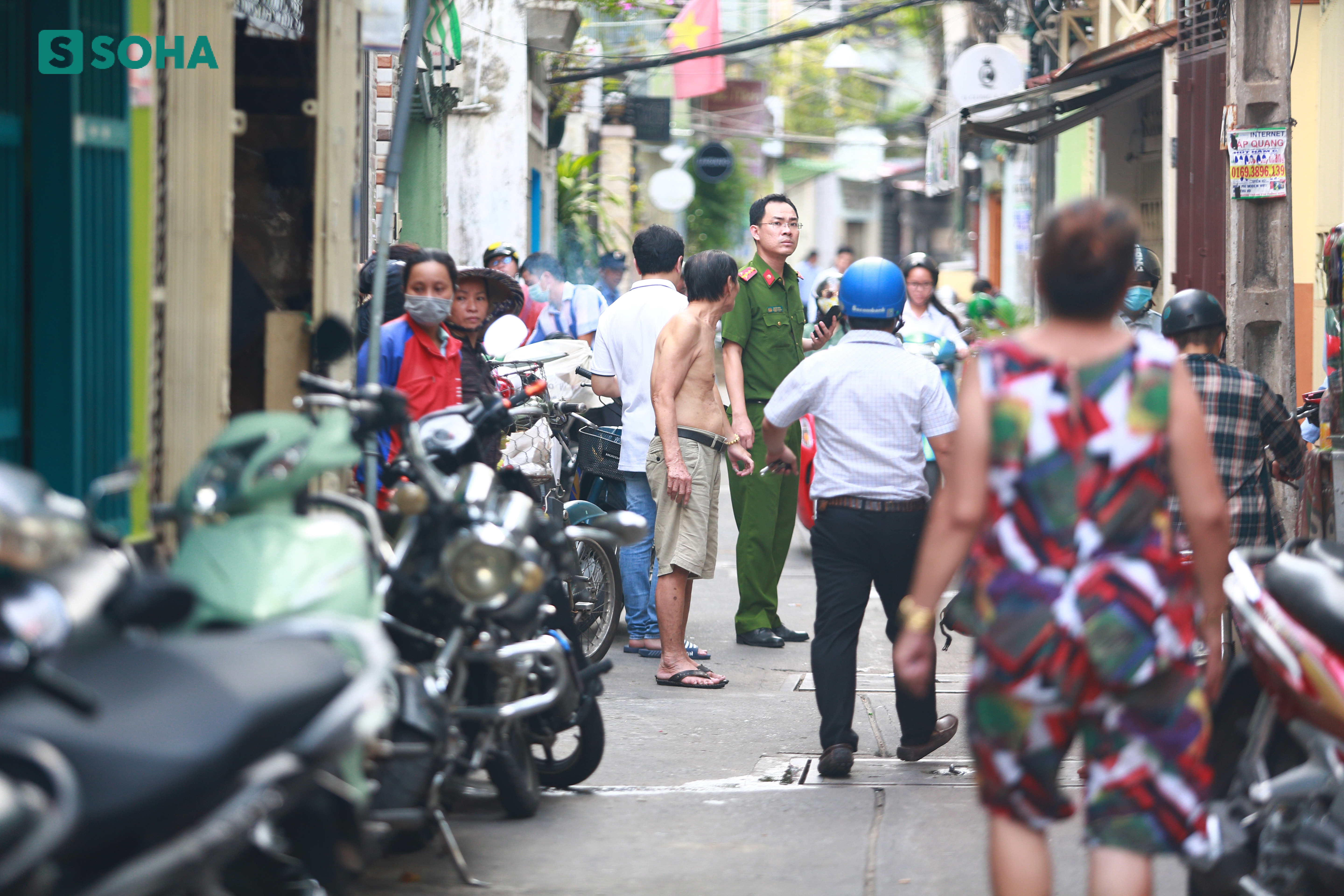 [ẢNH] Toàn cảnh vụ cây phượng bật gốc, đè 13 học sinh thương vong trong 5 giây ở sân trường - Ảnh 18.