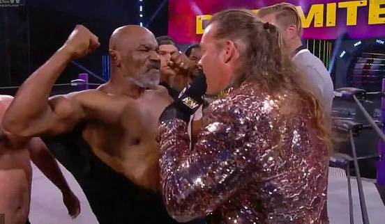Lộ diện võ sĩ thứ 3 nhận lời đấu Mike Tyson; võ sĩ thép đã trở lại với màn loạn đả ở AEW - Ảnh 1.