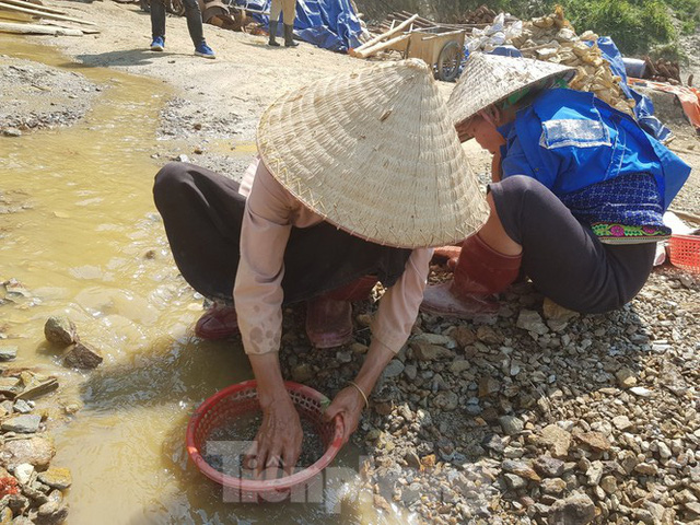 Cận cảnh công trường khai thác vàng trái phép ở ‘mỏ tử thần’ Minh Lương - Ảnh 13.