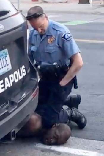 Video phóng viên da màu của CNN bị cảnh sát Mỹ bắt khi đang đưa tin trực tiếp biểu tình - Ảnh 3.