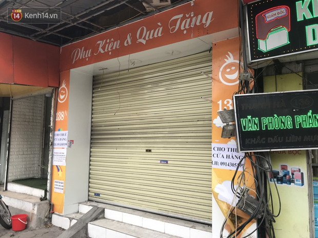  Phố kinh doanh sầm uất tại Hà Nội đồng loạt đóng cửa treo biển sang nhượng, cho thuê cửa hàng do ảnh hưởng bởi dịch COVID-19  - Ảnh 14.