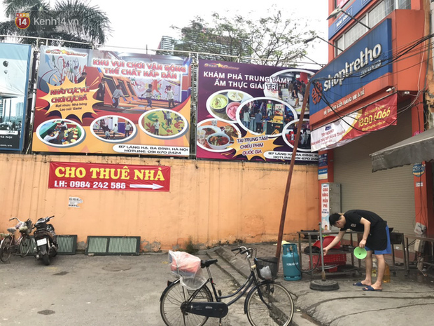  Phố kinh doanh sầm uất tại Hà Nội đồng loạt đóng cửa treo biển sang nhượng, cho thuê cửa hàng do ảnh hưởng bởi dịch COVID-19  - Ảnh 10.