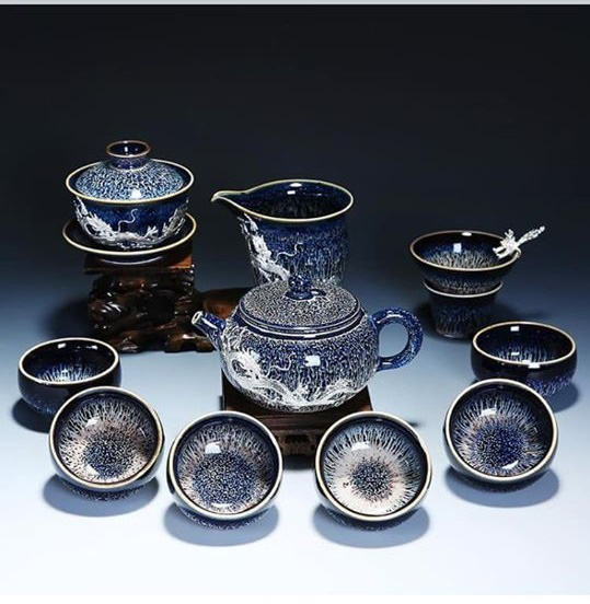 Mua bộ ấm chén tặng bố chồng, con dâu tím mặt khi nhận hàng, thái độ của chủ shop còn gây phẫn nộ hơn - Ảnh 1.