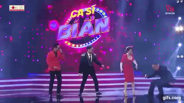 Quyền Linh ng&atilde; ngửa v&igrave; nhảy theo danh ca 64 tuổi Nguyễn Hưng tr&ecirc;n s&oacute;ng truyền h&igrave;nh - Ảnh 4.