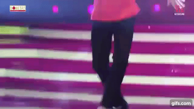 Quyền Linh ng&atilde; ngửa v&igrave; nhảy theo danh ca 64 tuổi Nguyễn Hưng tr&ecirc;n s&oacute;ng truyền h&igrave;nh - Ảnh 3.