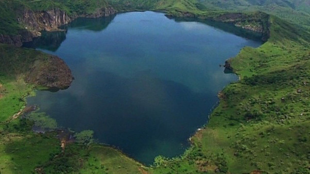 Hồ nước sở hữu vẻ đẹp nên thơ tưởng là nơi hút khách nhưng thực chất lại là hồ Tử Thần từng một lúc giết chết 1.700 người - Ảnh 1.