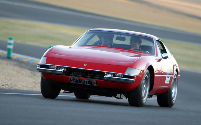 Vì sao các hãng smartphone, từ OnePlus cho đến Vsmart đều thuê các nhà thiết kế xe làm sản phẩm điện thoại? - Ảnh 1. Vì sao các hãng smartphone, từ OnePlus cho đến Vsmart đều thuê các nhà thiết kế xe làm sản phẩm điện thoại? - Ảnh 1.