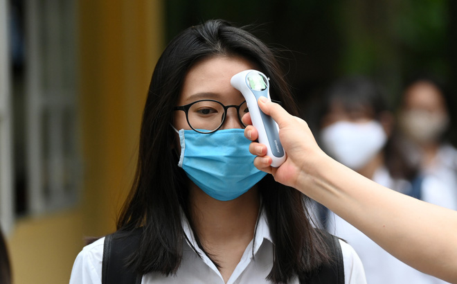 Đã có 232 bệnh nhân mắc COVID-19 được công bố khỏi bệnh; Thông tin về hai học sinh ở Hà Đông bị sốt, cách ly trong ngày đầu tiên đi học - Ảnh 1.
