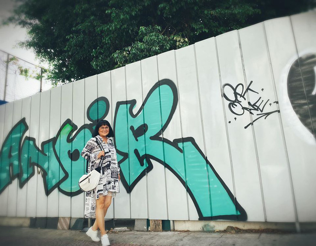 Khi mẹ của các sao Việt sở hữu ngoại hình cực phẩm chẳng kém con gái: Mẹ Angela Phương Trinh chuẩn mỹ nhân từ gương mặt đến body, nhìn làn da của mẹ Huyền My mà ghen tị - Ảnh 2. Khi mẹ của các sao Việt sở hữu ngoại hình cực phẩm chẳng kém con gái: Mẹ Angela Phương Trinh chuẩn mỹ nhân từ gương mặt đến body, nhìn làn da của mẹ Huyền My mà ghen tị - Ảnh 2.