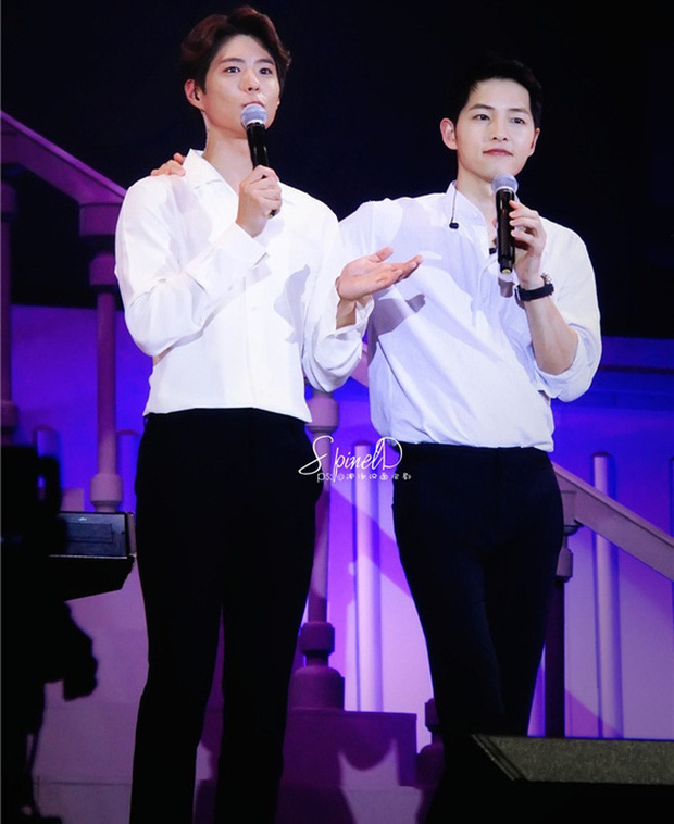 Quan hệ kỳ lạ của Song Joong Ki - Park Bo Gum: Như anh em ruột khóc vì nhau, dự cả đám cưới nhưng khác hẳn sau vụ ly dị? - Ảnh 6.