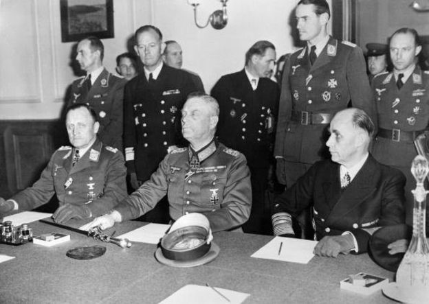 Sự tình việc văn bản đầu hàng của Đức Quốc xã được ký hai lần - Ảnh 2.