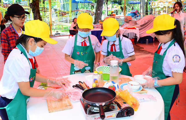 Dạy kỹ năng sống cho con: Bố mẹ bận rộn đến đâu cũng đừng bao giờ lơ là kẻo lớn lên con phải chịu thua thiệt với bạn bè - Ảnh 4.