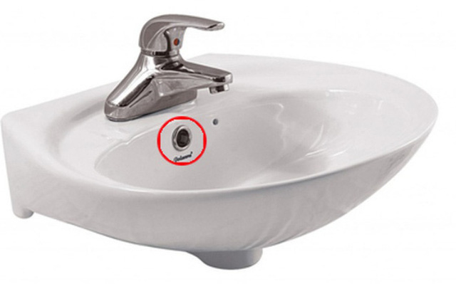 Lỗ nhỏ trên bồn rửa mặt, hình ảnh rất quen thuộc nhưng không phải ai cũng biết vì sao nó lại ở đó - Ảnh 3.
