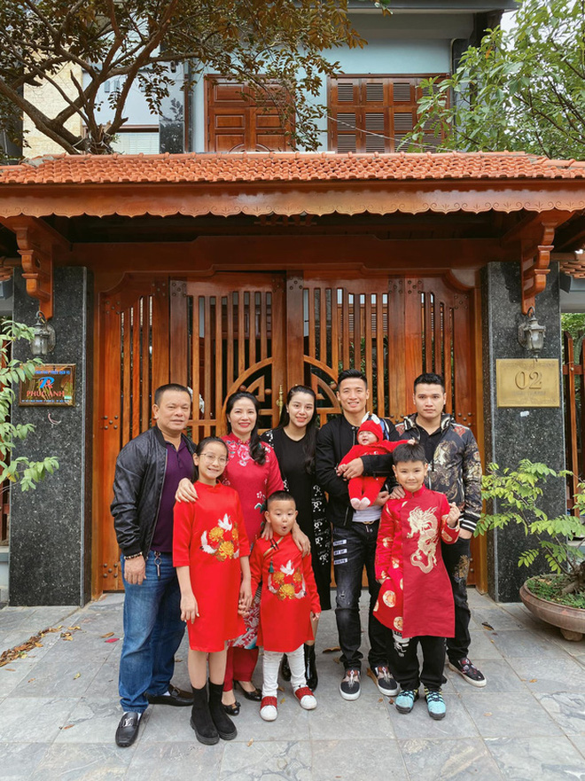 Hội cầu thủ 24, 25 tuổi qu&aacute; kh&eacute;o chọn vợ: Kh&ocirc;ng phải &aacute;i nữ cựu chủ tịch th&igrave; cũng l&agrave; rich kid du học l&agrave;m cho c&ocirc;ng ty gia đ&igrave;nh - Ảnh 16.