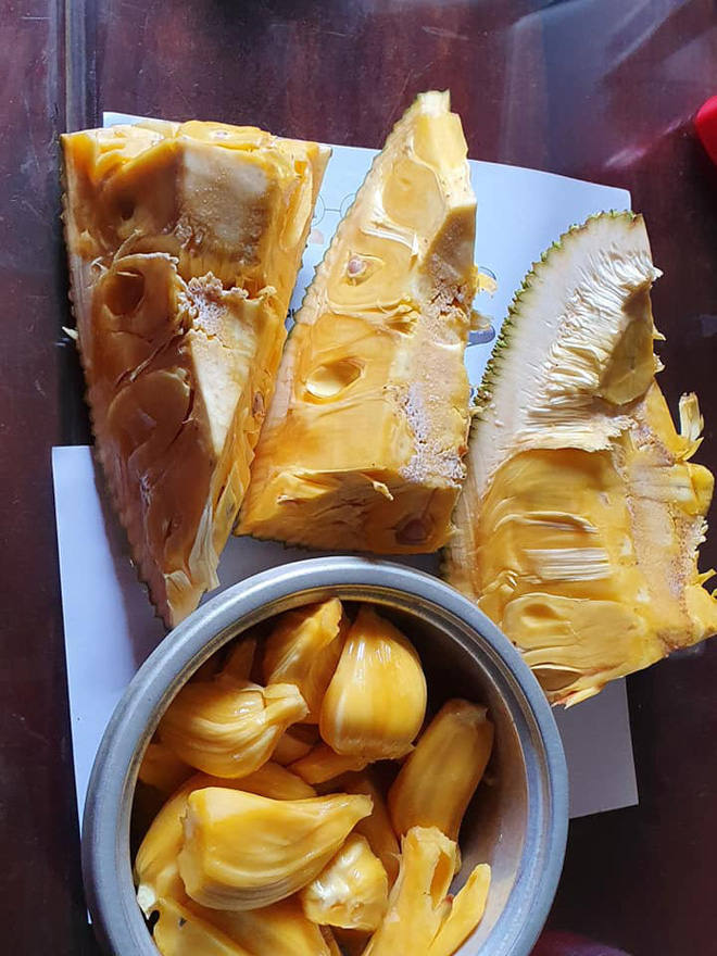 Mẹ ở qu&ecirc; mang l&ecirc;n cho quả m&iacute;t, c&ocirc; g&aacute;i tận dụng luộc ăn cả hạt v&agrave; c&aacute;i kết &ldquo;kh&eacute;t lẹt&rdquo;: Điều lạ l&agrave; sao chiếc nồi vẫn c&ograve;n nguy&ecirc;n vẹn? - Ảnh 2.