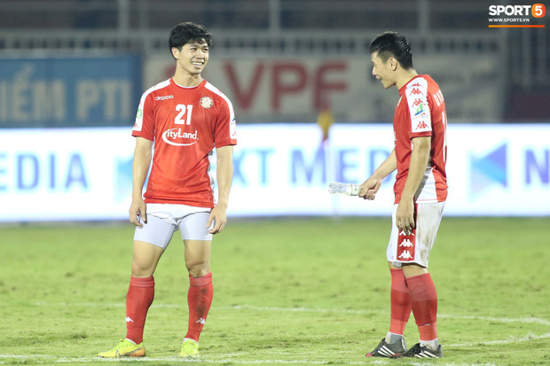 Công Phượng bận hỏi vợ, 28 cầu thủ TP.HCM sẵn sàng gánh team trong ngày V.League trở lại - Ảnh 1. Công Phượng bận hỏi vợ, 28 cầu thủ TP.HCM sẵn sàng gánh team trong ngày V.League trở lại - Ảnh 1.