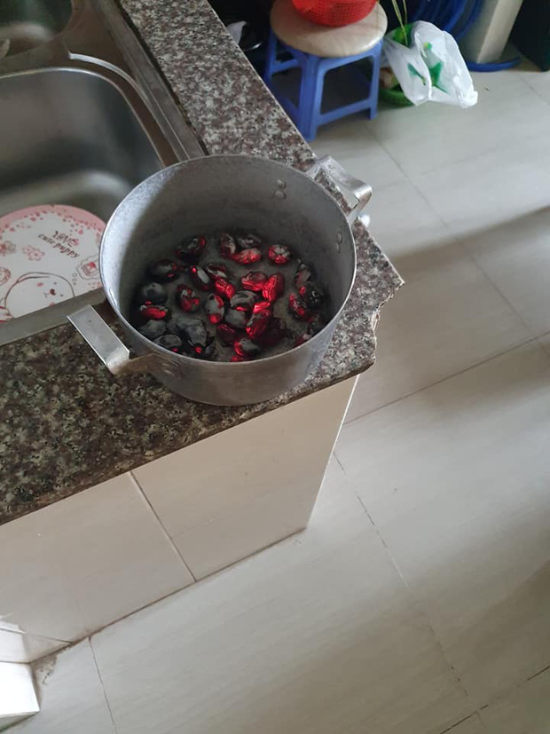 Mẹ ở qu&ecirc; mang l&ecirc;n cho quả m&iacute;t, c&ocirc; g&aacute;i tận dụng luộc ăn cả hạt v&agrave; c&aacute;i kết &ldquo;kh&eacute;t lẹt&rdquo;: Điều lạ l&agrave; sao chiếc nồi vẫn c&ograve;n nguy&ecirc;n vẹn? - Ảnh 3.