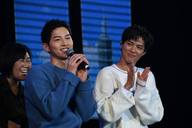 Ẩn tình nào phía sau mối quan hệ nguội lạnh tàn tro của Song Joong Ki và Park Bo Gum: Xem nhau như ruột thịt nhưng quay lưng đã trở thành người dưng? - Ảnh 5.