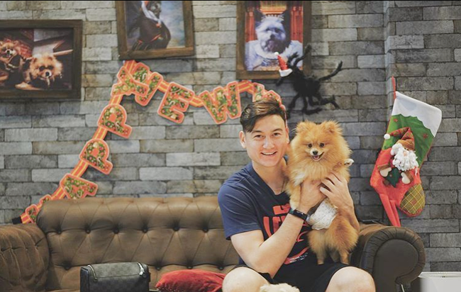 Hội chị em phát sốt với chú cún nhà thủ môn Đặng Văn Lâm: Bé xíu đã được đi du lịch từ Âu sang Á, ăn ở sang chảnh đúng đẳng cấp thú cưng - Ảnh 1. Hội chị em phát sốt với chú cún nhà thủ môn Đặng Văn Lâm: Bé xíu đã được đi du lịch từ Âu sang Á, ăn ở sang chảnh đúng đẳng cấp thú cưng - Ảnh 1.