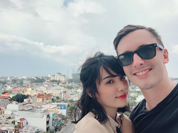 FA lâu quá nên lên mạng add friend dạo kiếm bồ, gái xinh không ngờ “ẵm” luôn anh Tây ngời ngời phong độ - Ảnh 4. FA lâu quá nên lên mạng add friend dạo kiếm bồ, gái xinh không ngờ “ẵm” luôn anh Tây ngời ngời phong độ - Ảnh 4.